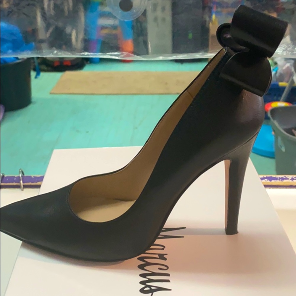 Neimann Marcus black leather shoes